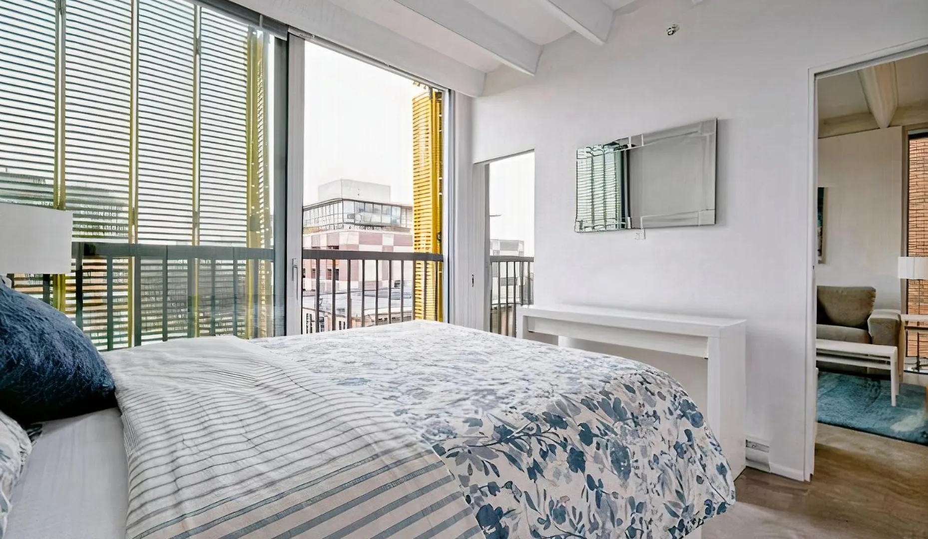 Apartment Modern, Bright & Central 1-Bed Downtown Apt Close To Rogers Arena Vancouver