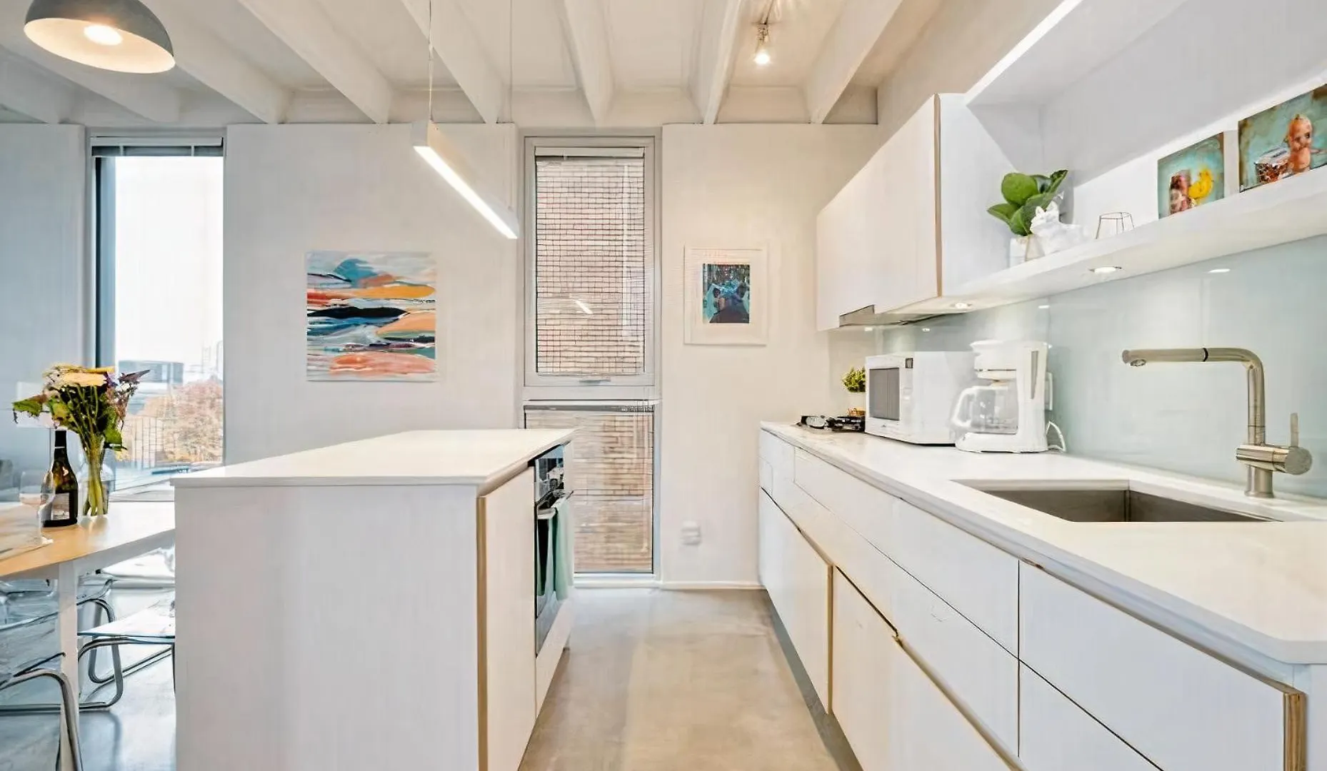 Modern, Bright & Central 1-Bed Downtown Apt Close To Rogers Arena Vancouver 0*,
